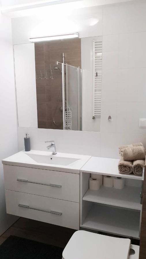 Apartament Zalesie Z Tarasem ลูบิน ภายนอก รูปภาพ